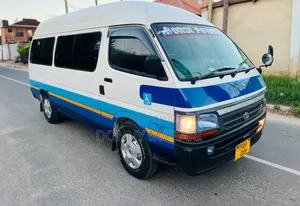 Toyota HiAce 2005 White