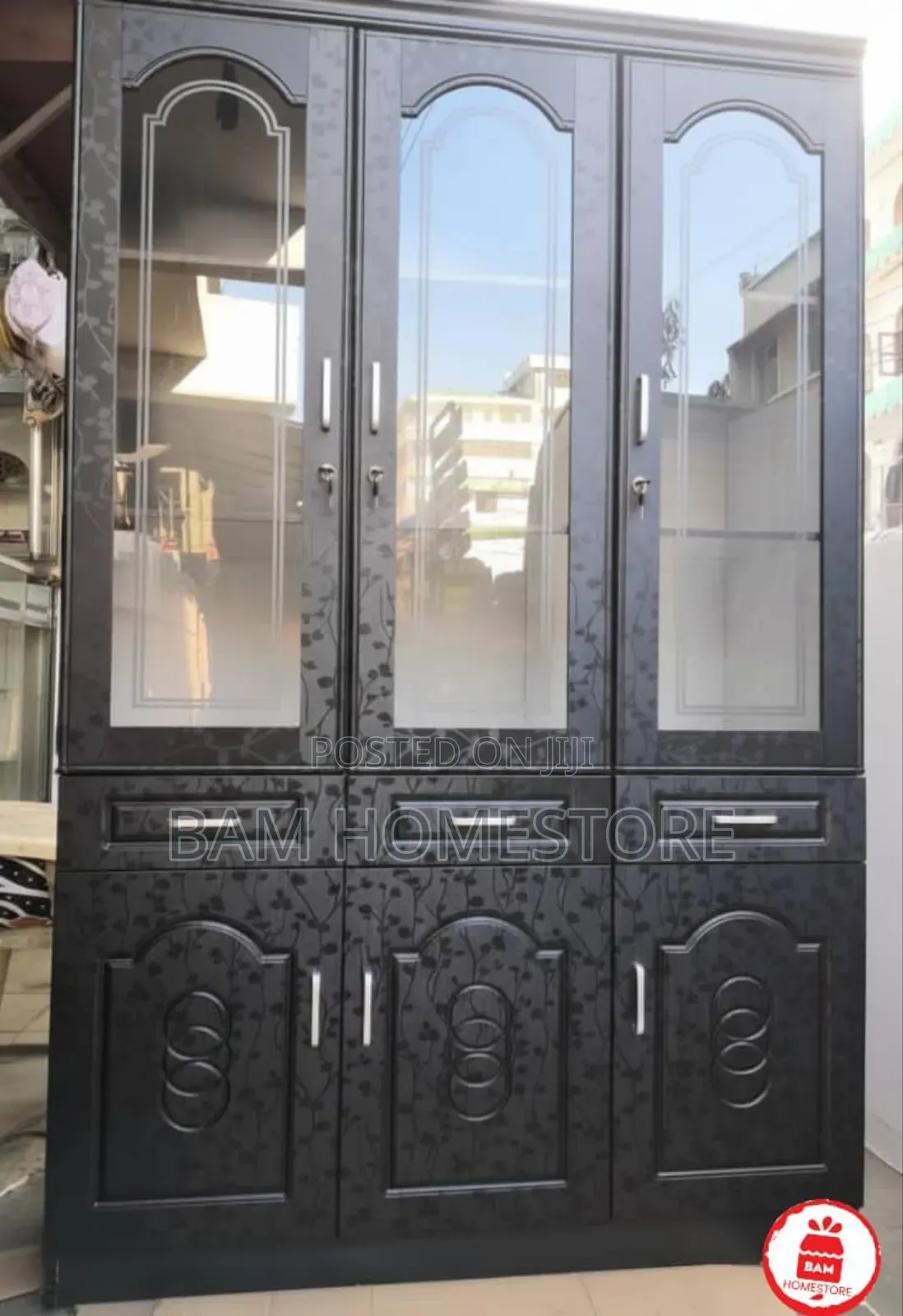 Luxury 3-Door Modern Glass Cabinet - Kabati La Vyombo La Kisasa