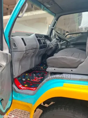 Mitsubishi Canter 2010 Blue