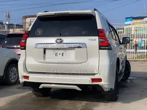 Toyota Land Cruiser Prado 2.8 2022 White