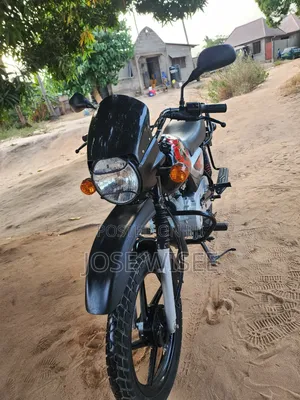 Bajaj Boxer X125 2026 Black