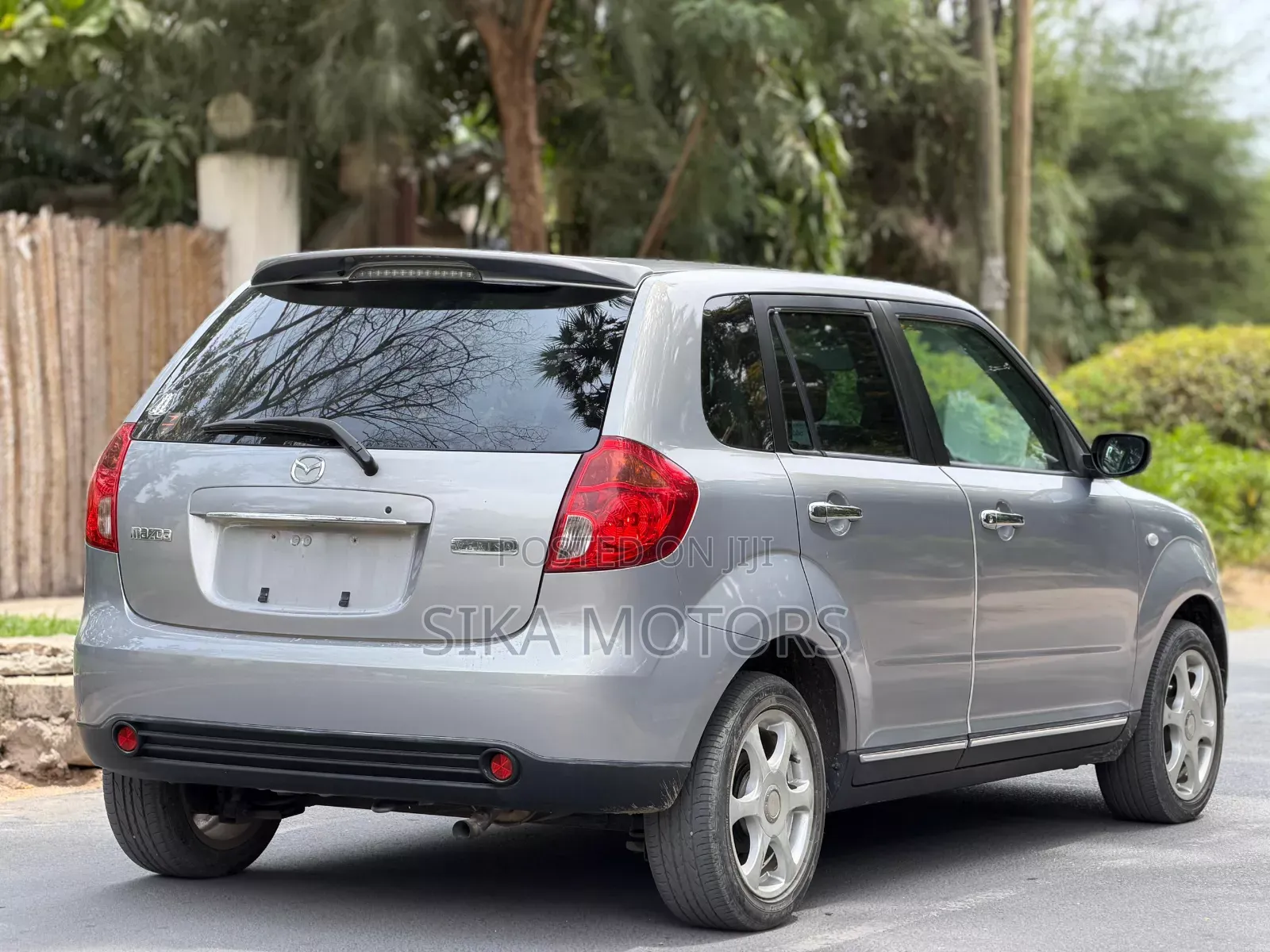 Mazda Verisa 2005 Silver