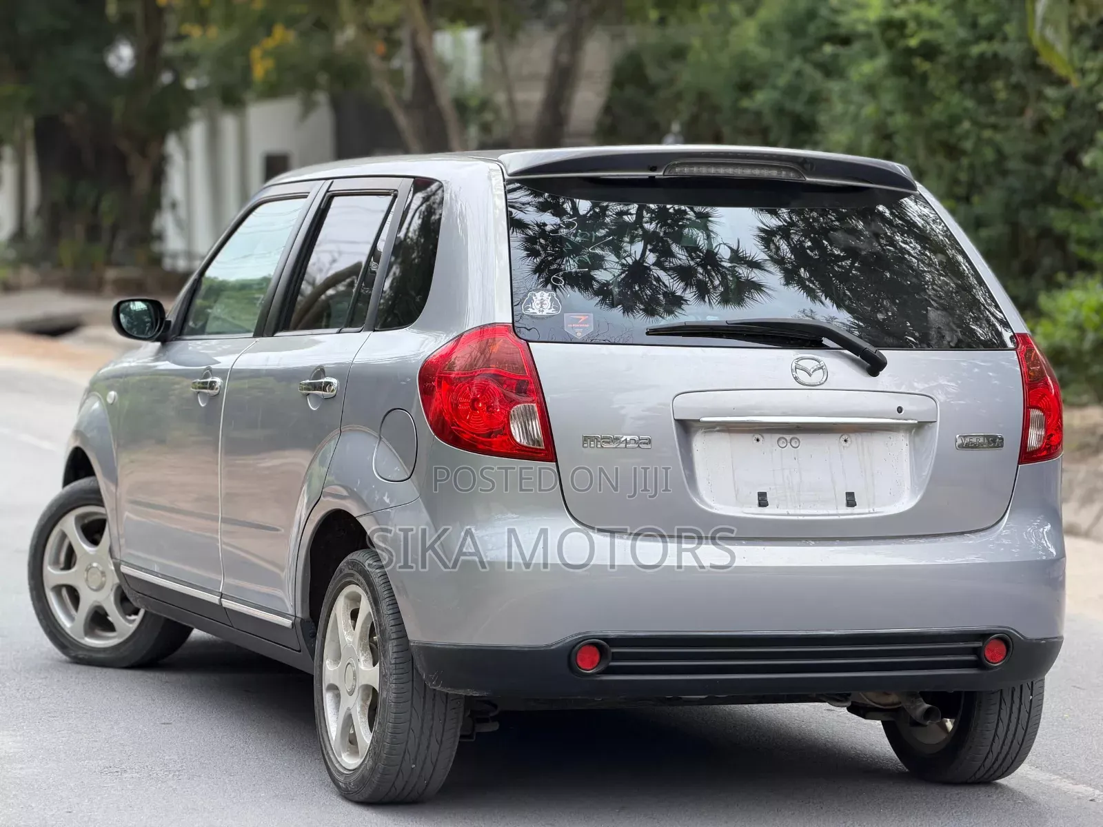 Mazda Verisa 2005 Silver