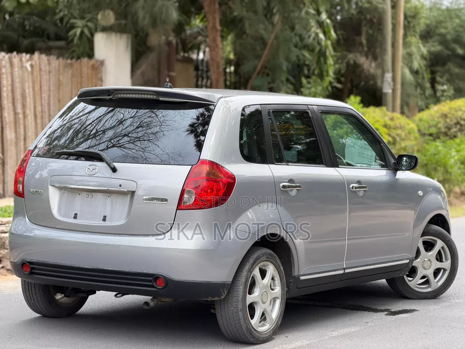 Mazda Verisa 2005 Silver