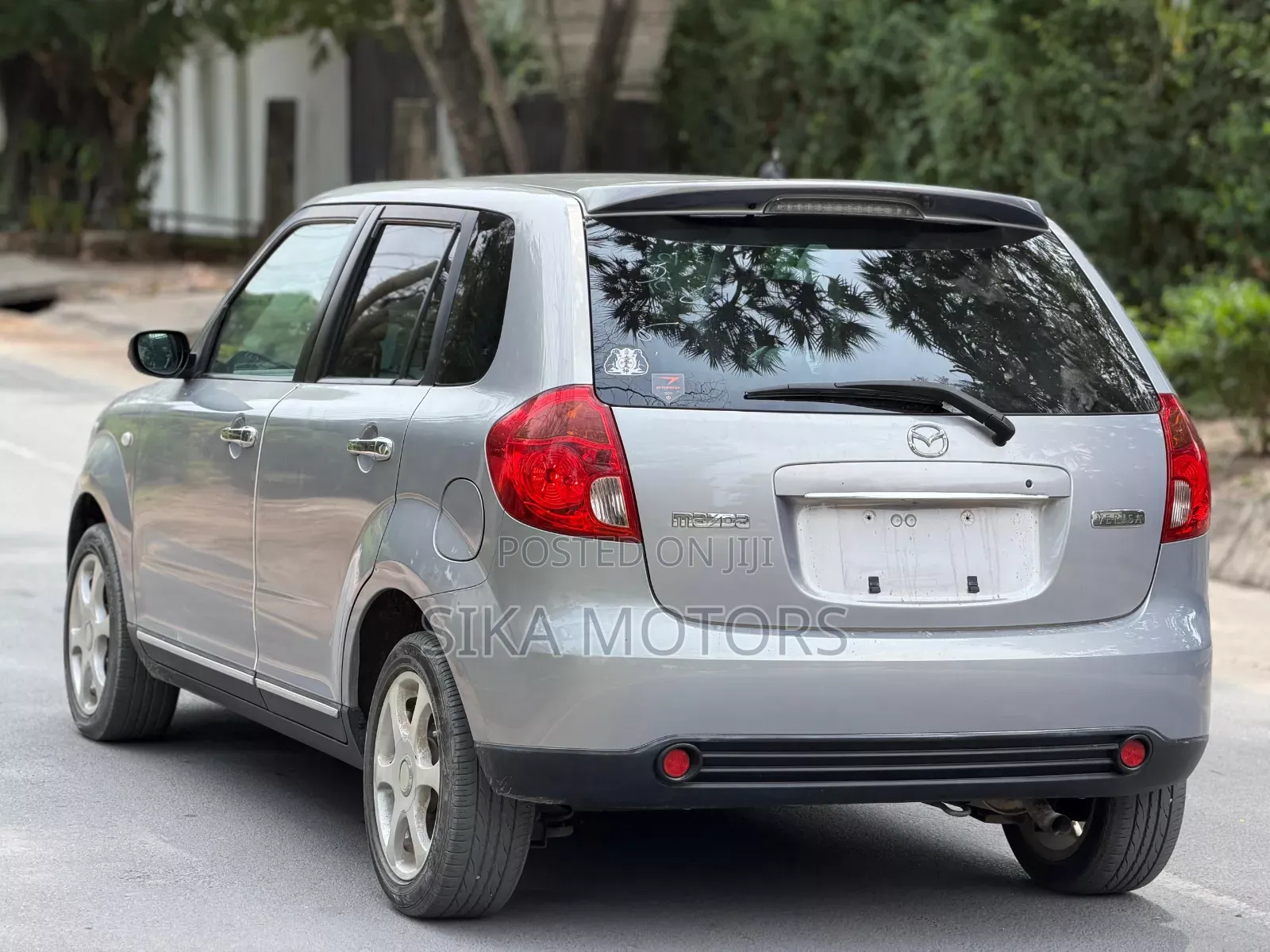 Mazda Verisa 2005 Silver