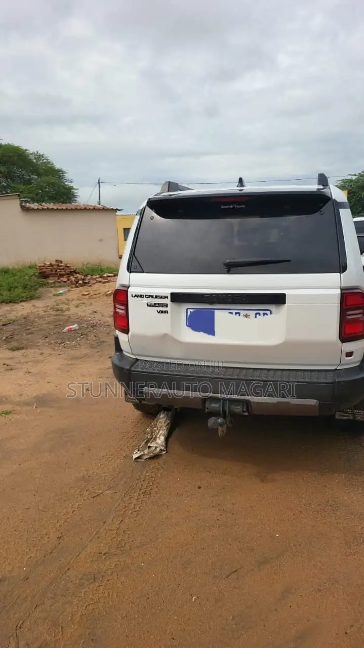 Toyota Land Cruiser Prado 2024 White