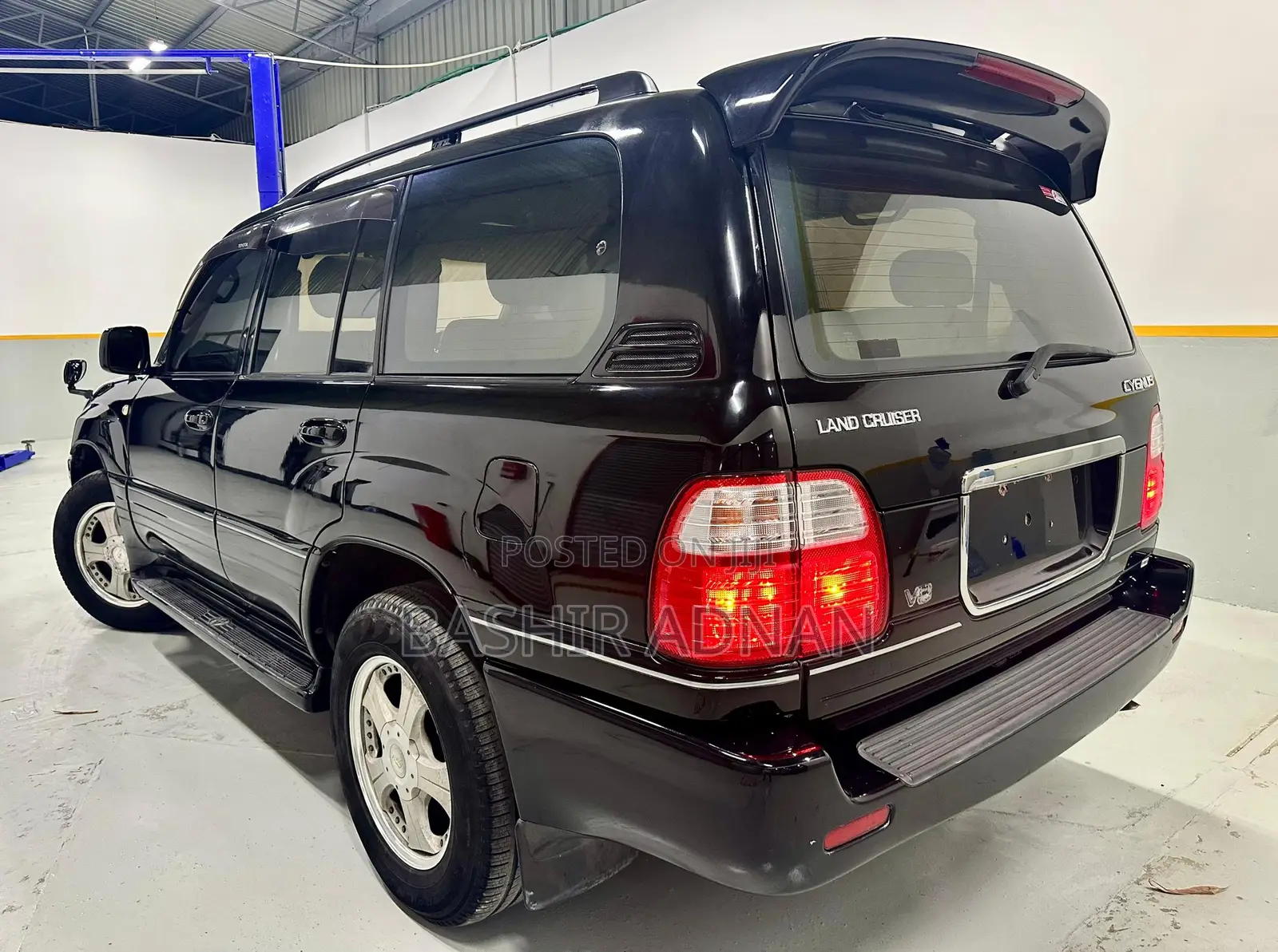 Toyota Land Cruiser HDJ 100 2000 Black
