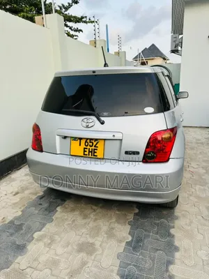 Toyota IST 2005 Silver