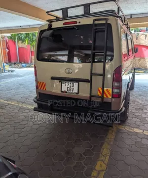 Toyota HiAce 2008 Beige