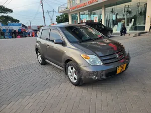 Toyota IST 2005 Gray