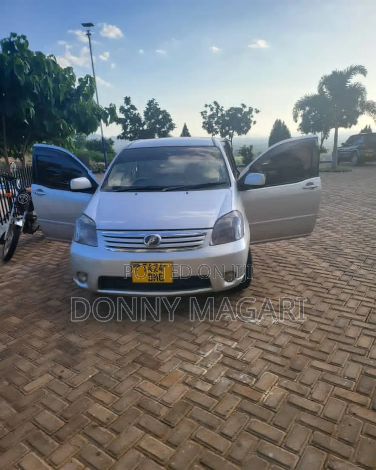 Toyota Raum 2006 Silver
