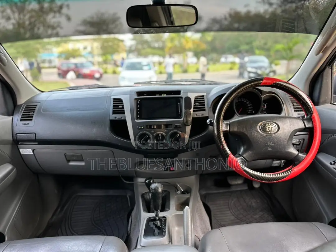 Toyota Hilux 2010 Gray