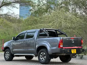Toyota Hilux 2010 Gray
