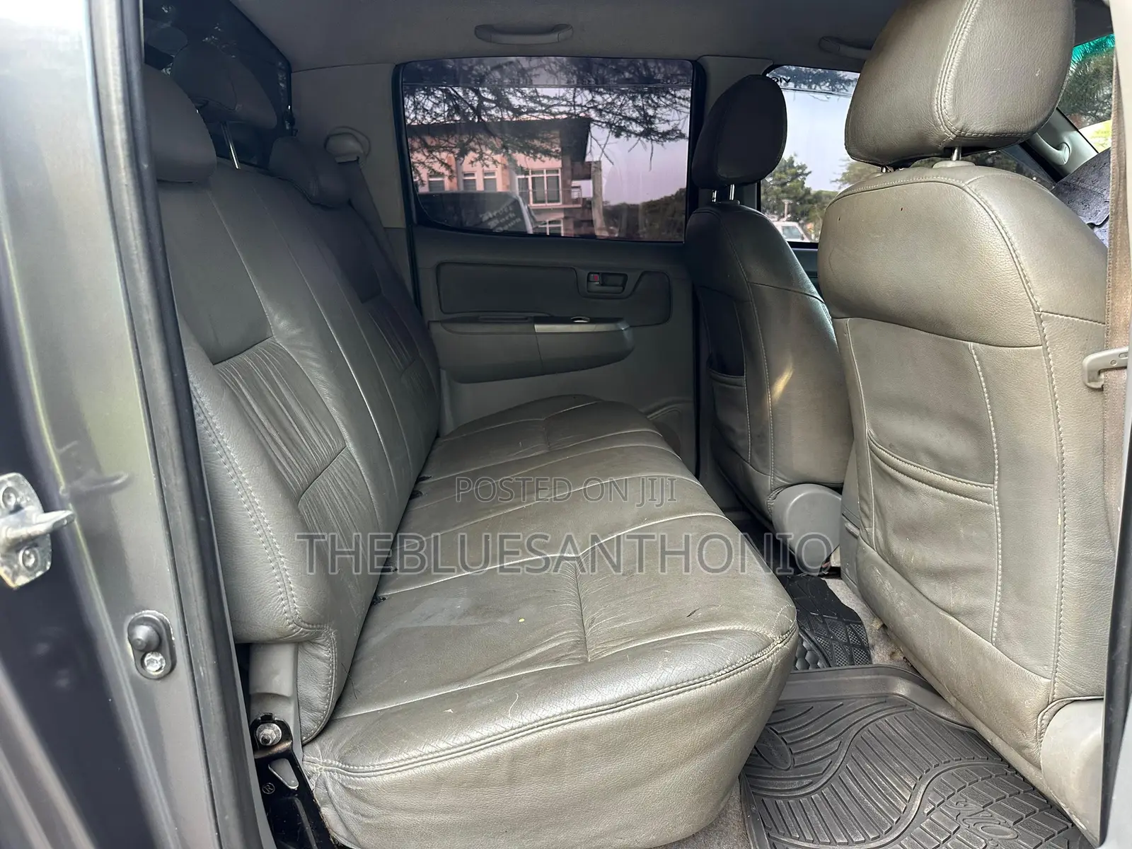 Toyota Hilux 2010 Gray