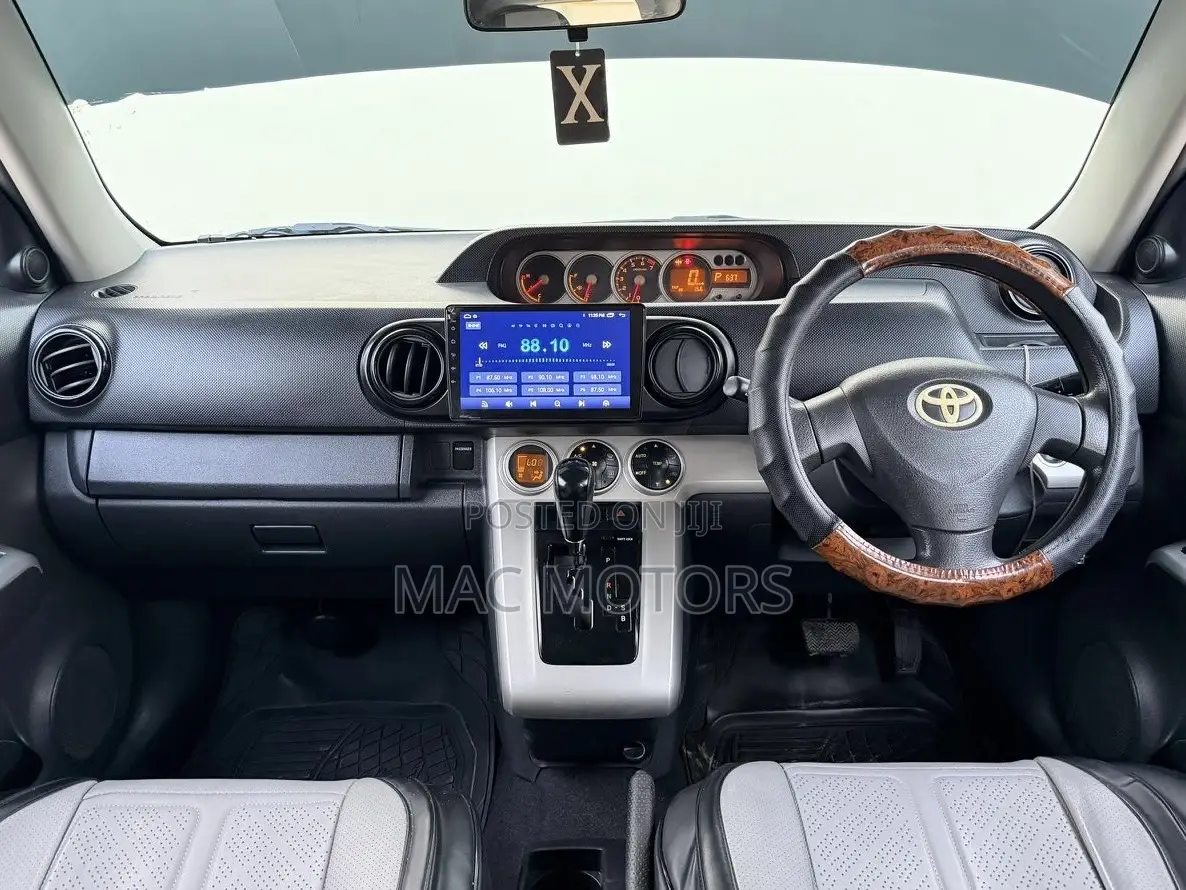 Toyota Corolla Rumion 2008 White
