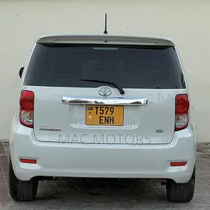 Toyota Corolla Rumion 2008 White