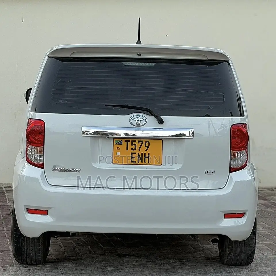 Toyota Corolla Rumion 2008 White