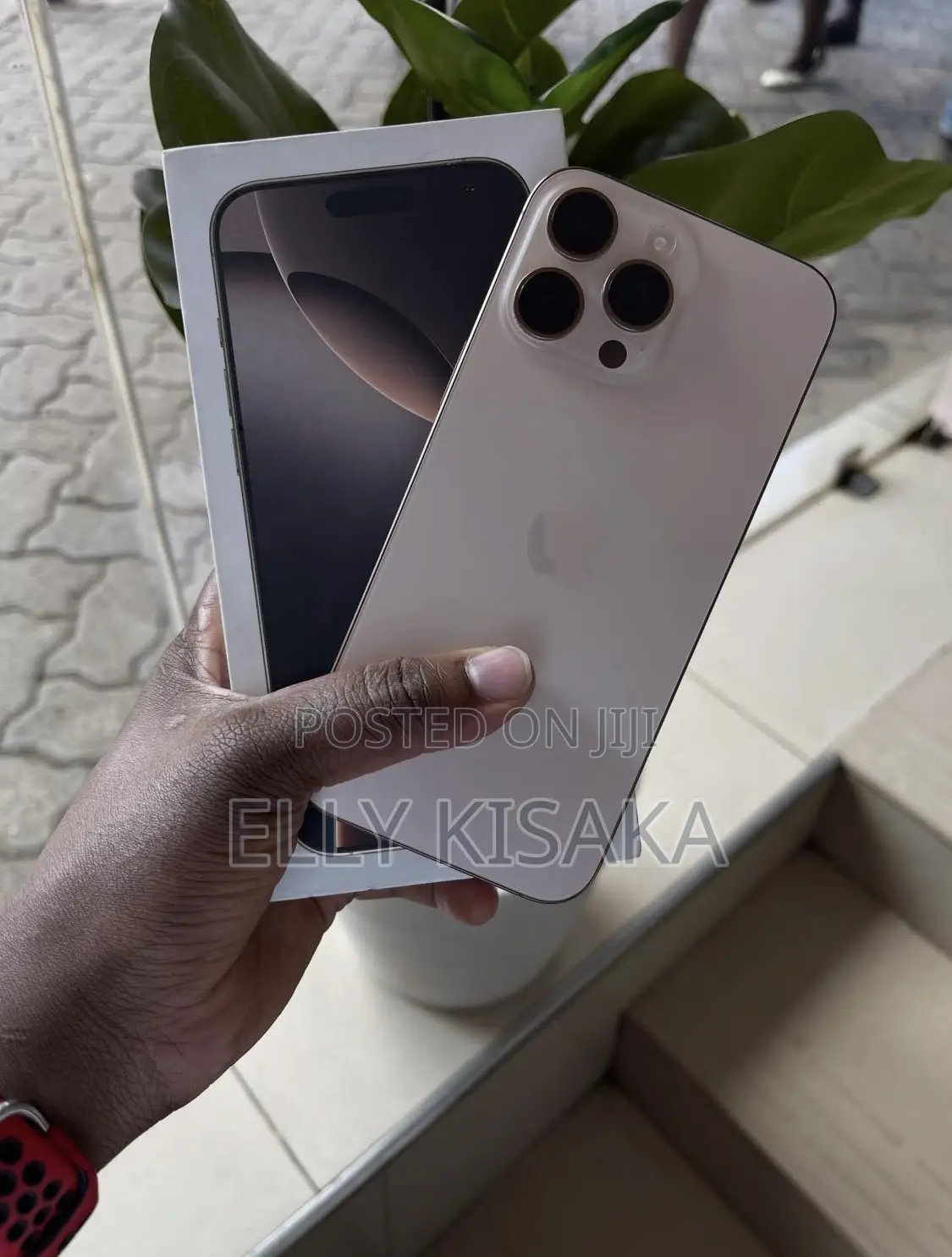 New Apple iPhone 16 Pro Max 256 GB Gold