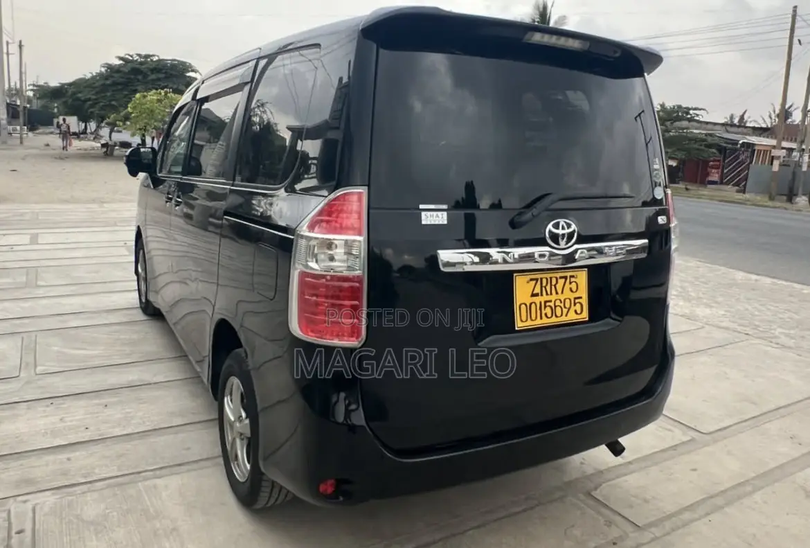 Toyota Noah 2007 Black
