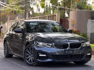 BMW 320i Sedan RWD 2020 Gray