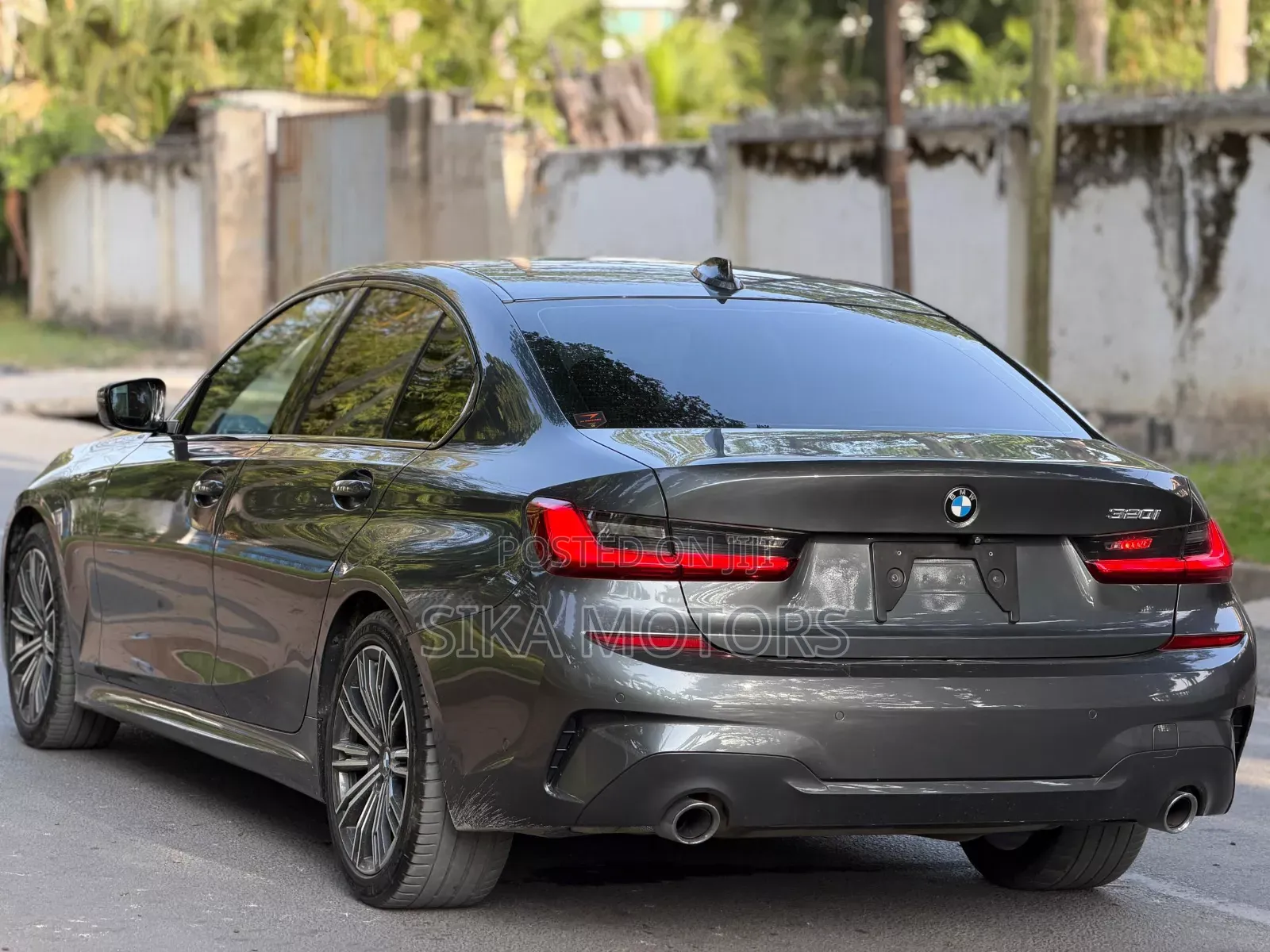 BMW 320i Sedan RWD 2020 Gray