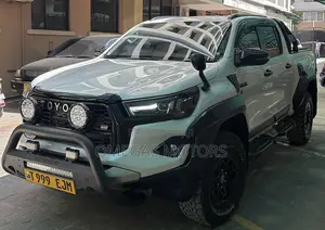 Toyota Hilux 2024 White