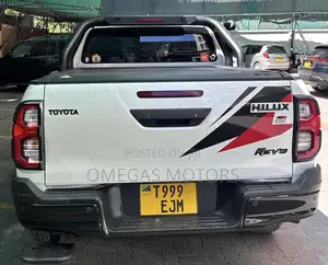 Toyota Hilux 2024 White