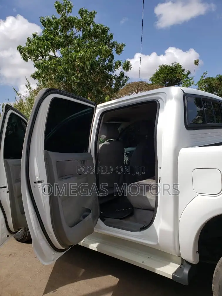 Toyota Hilux 2007 White
