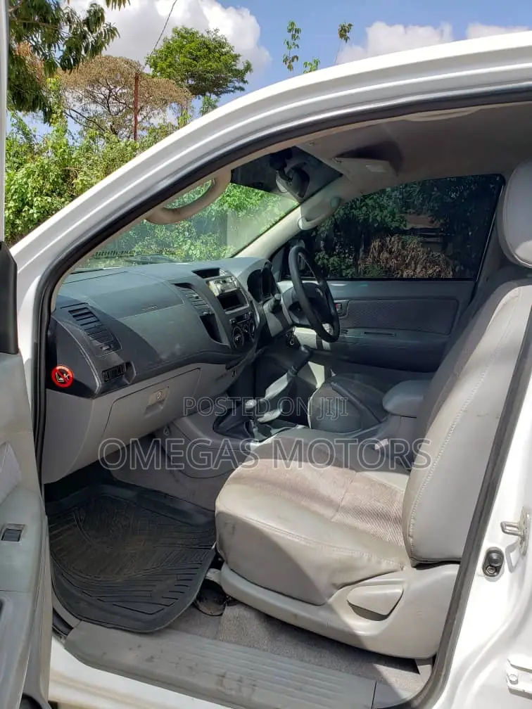 Toyota Hilux 2007 White