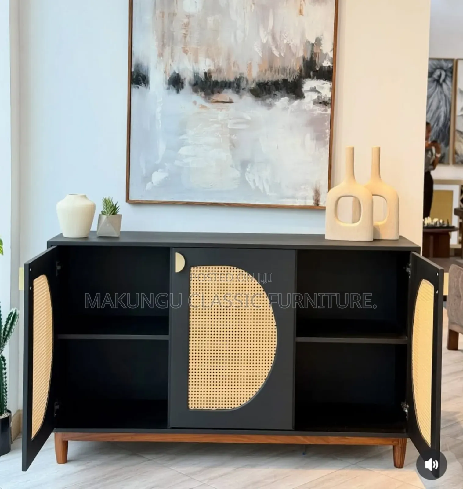 Consolate Table Yenye Partition Tatu