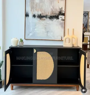 Consolate Table Yenye Partition Tatu