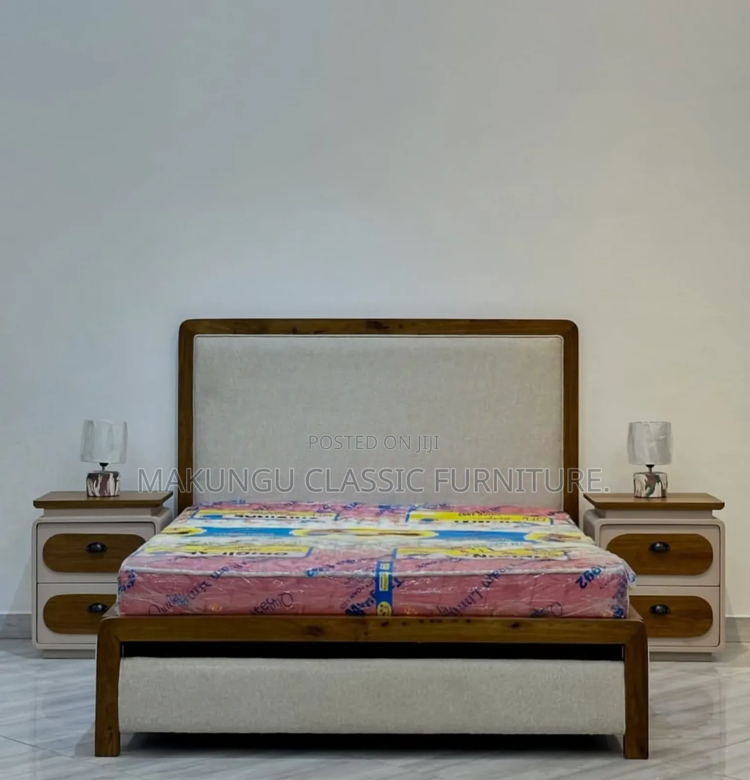 Luxurious Bed Stylist With Bedsides Ukubwa Ni 5/6