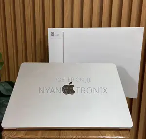 New Laptop Apple MacBook Air 2025 M4 13-Inch 16GB Apple M4 SSD 512GB