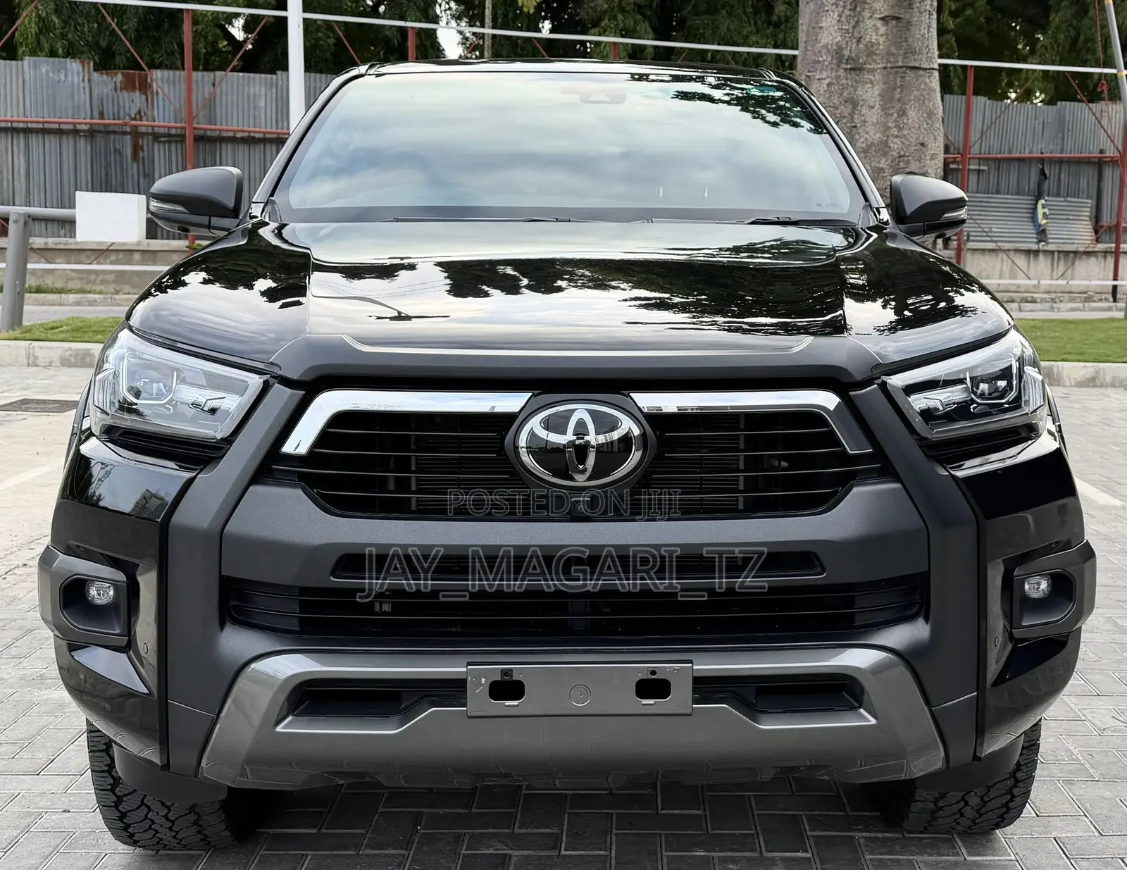 Toyota Hilux 2024 Gray