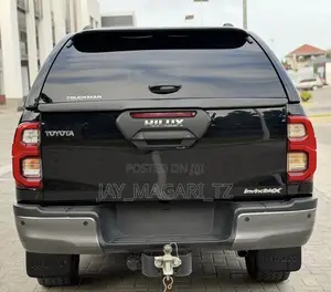 Toyota Hilux 2024 Gray