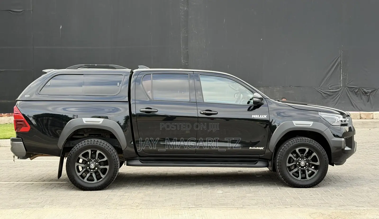 Toyota Hilux 2024 Gray