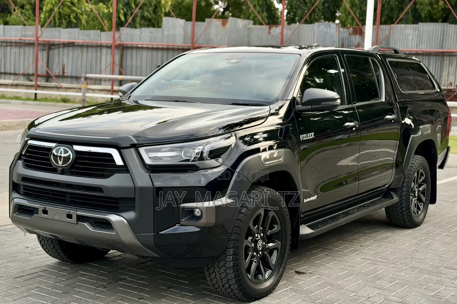 Toyota Hilux 2024 Gray