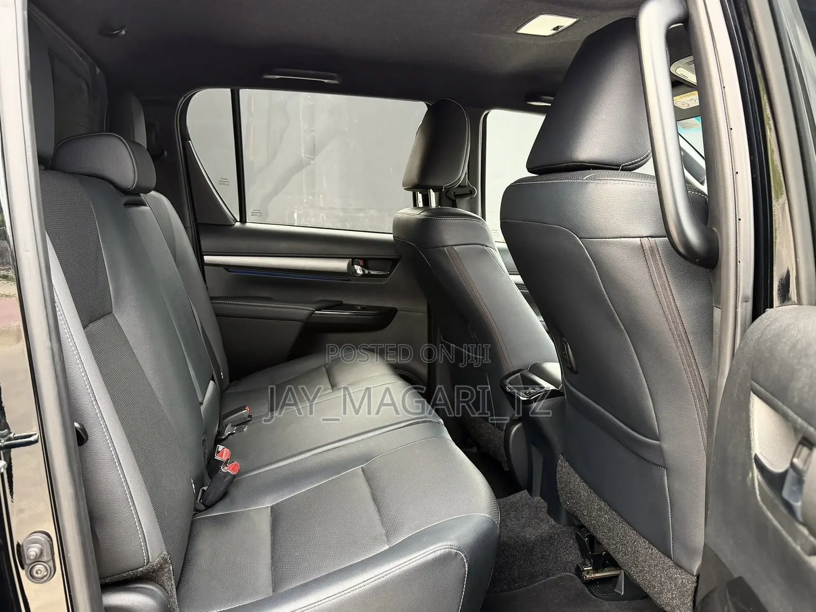 Toyota Hilux 2024 Gray