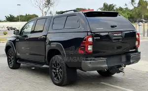Toyota Hilux 2024 Gray