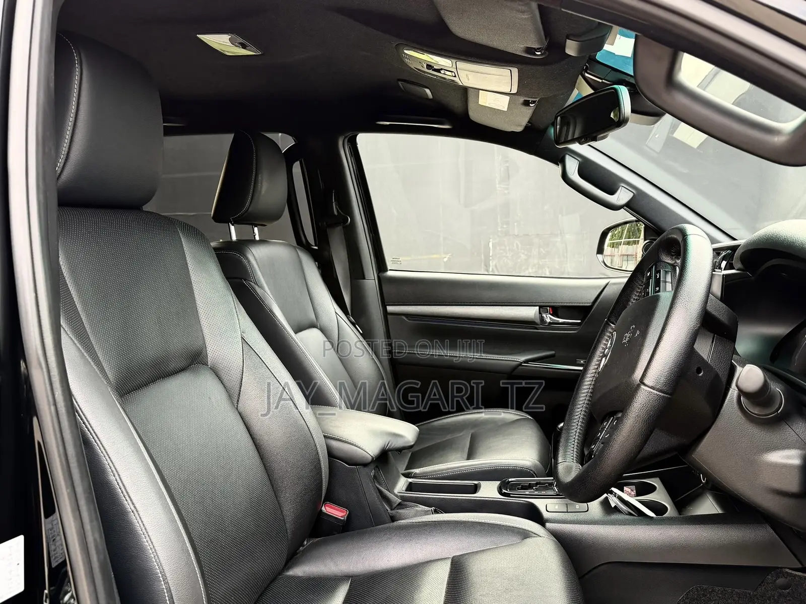 Toyota Hilux 2024 Gray