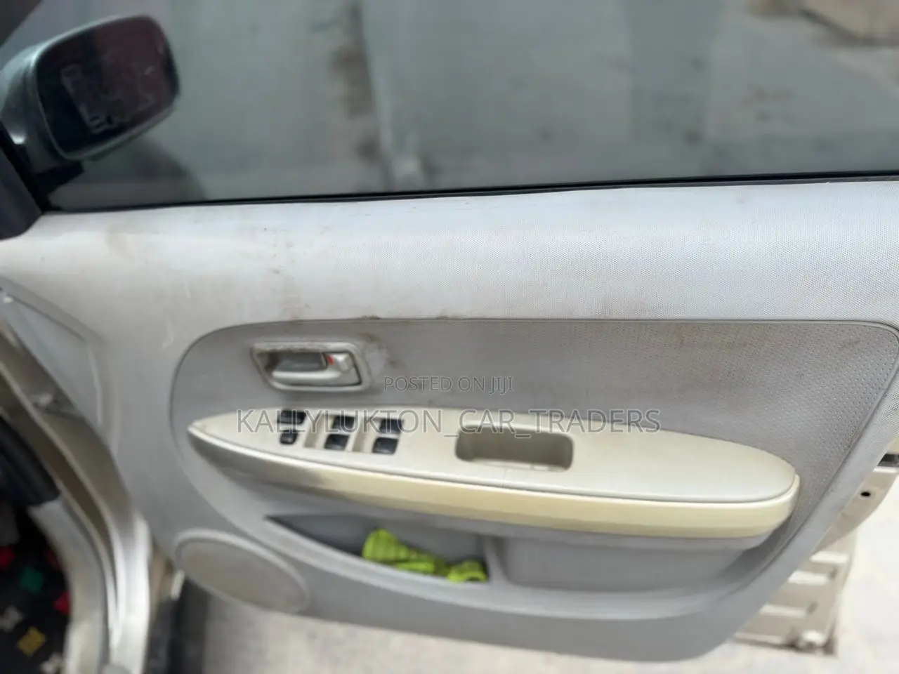 Toyota IST 2003 Gold