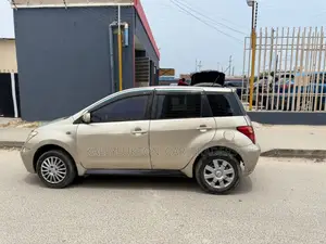 Toyota IST 2003 Gold