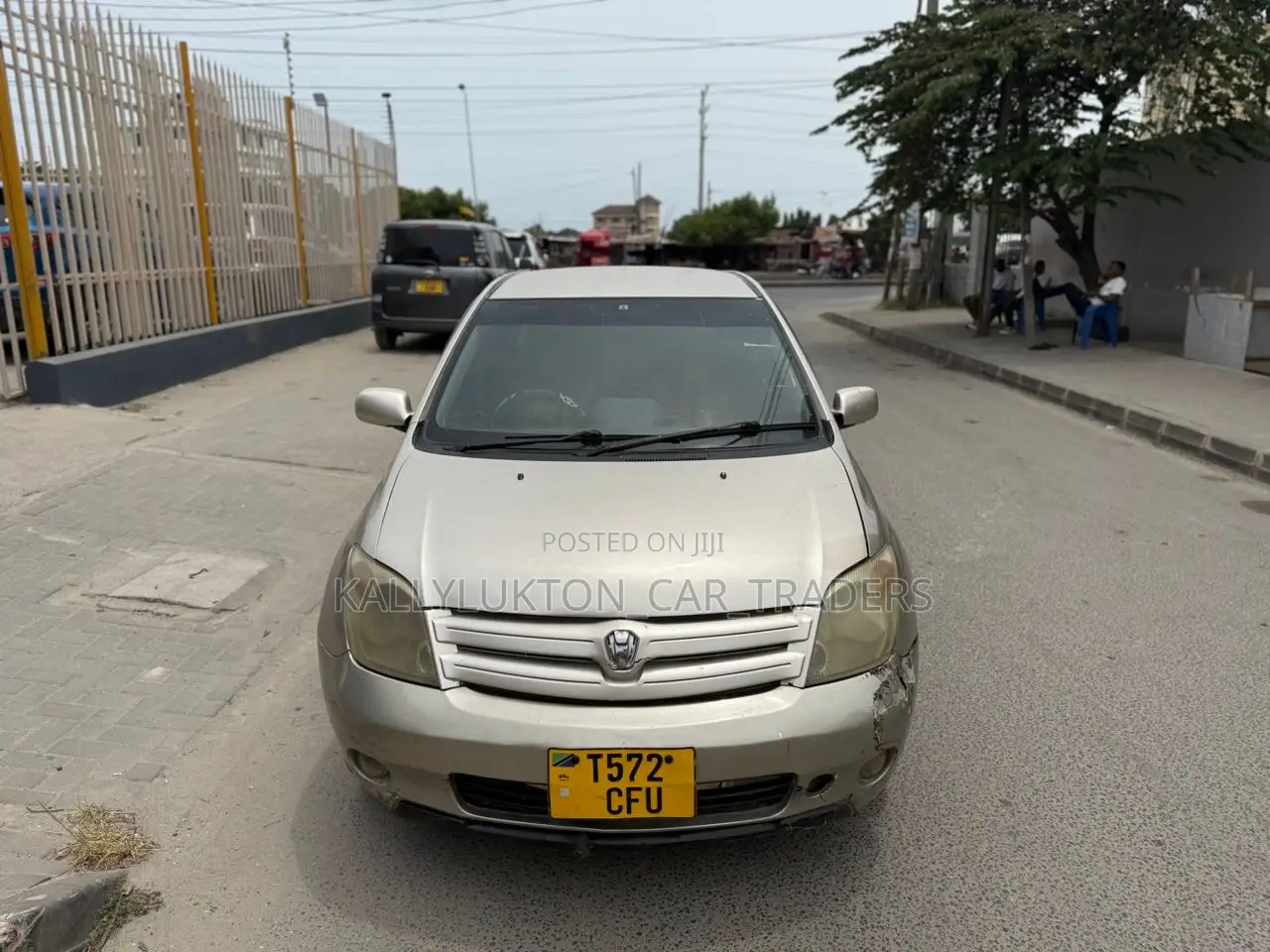 Toyota IST 2003 Gold