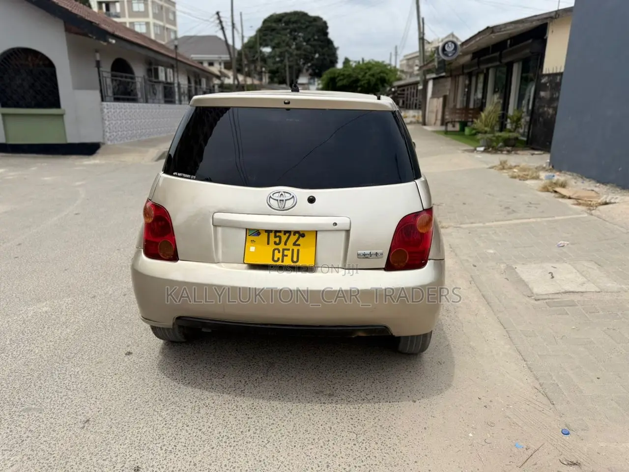 Toyota IST 2003 Gold