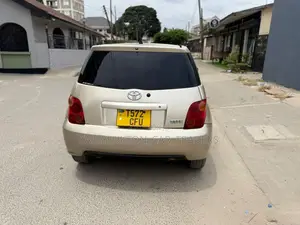 Toyota IST 2003 Gold