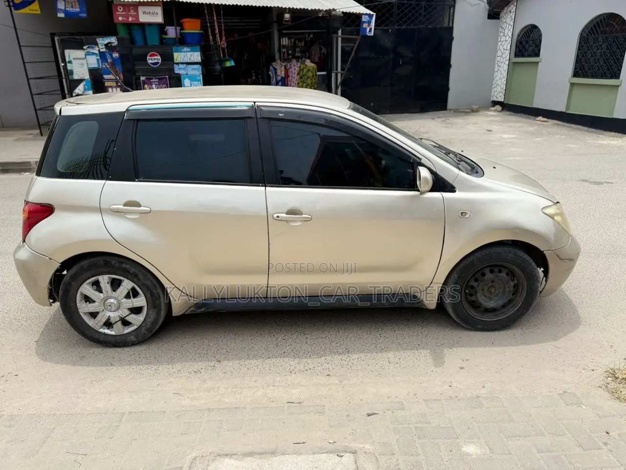 Toyota IST 2003 Gold