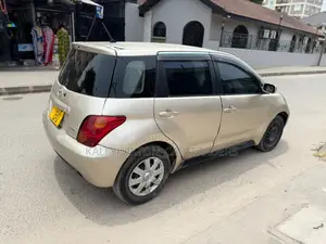 Toyota IST 2003 Gold