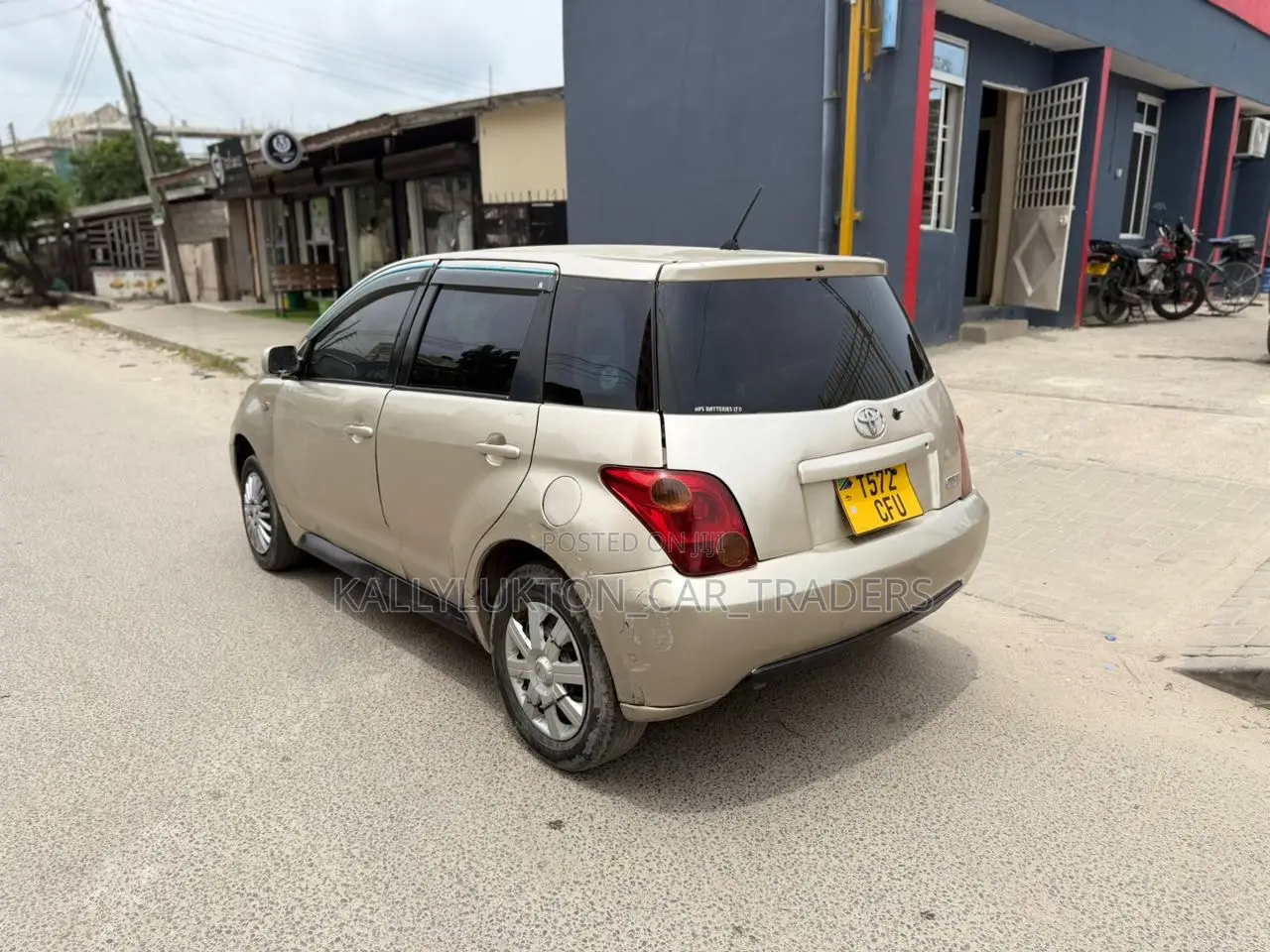 Toyota IST 2003 Gold