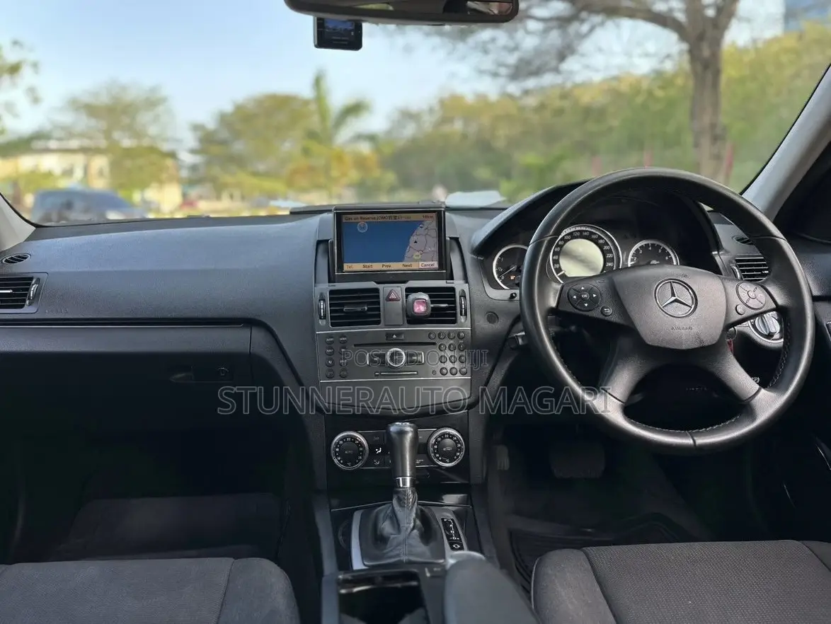 Mercedes-Benz C200 2011 Gray