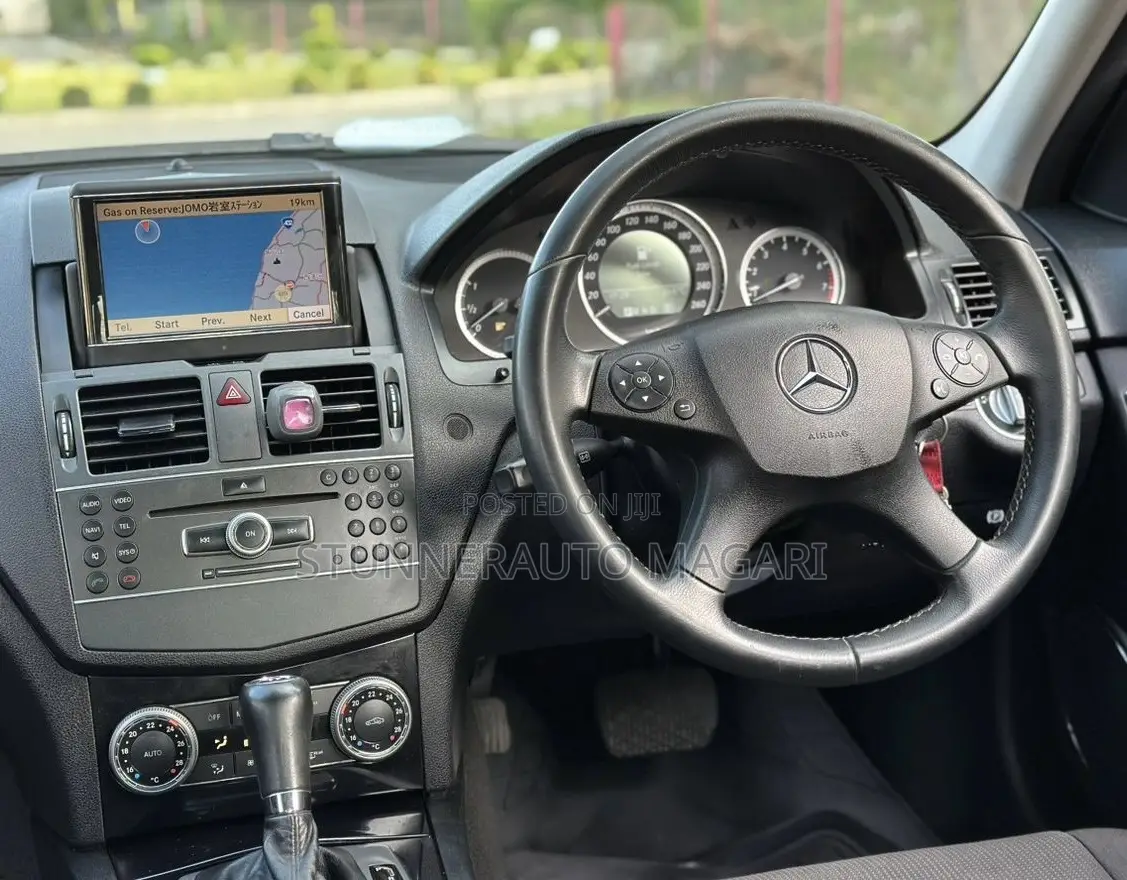 Mercedes-Benz C200 2011 Gray